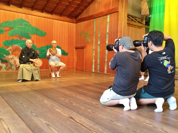 能を体験する画伯