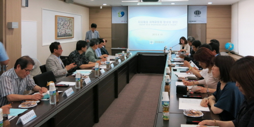 第１回共同研究会の様子（韓国地方行政研究院セミナー室）