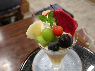 岡山城内にある「お城茶屋」の「お城パフェ」